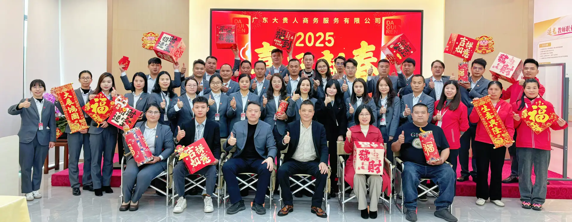 追光职业培训学校与集团品牌展示配图