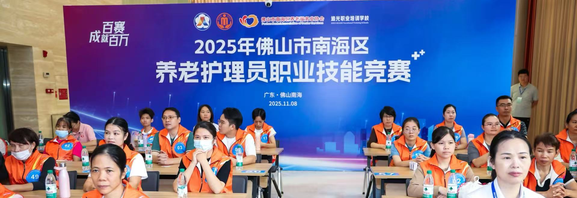 就业服务体系示意图：测评、推荐、演练与跟踪全流程